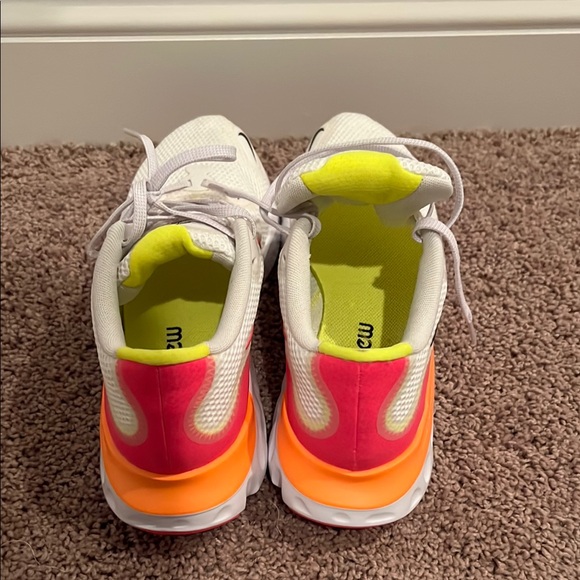 Nike Women's White and Pink Running Shoes - Picture 5 of 5